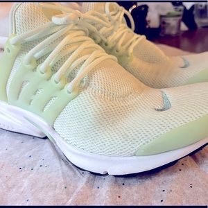 Womens Nike presto size 9.5 green